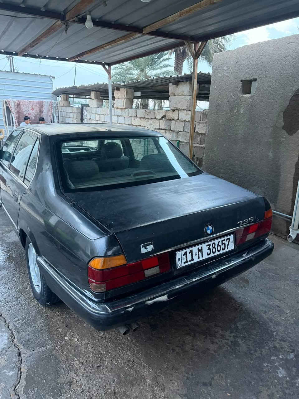 السلام عليكم
BWM 1992

735i 

رقم بغداد الجديد ب اسمي تحويل ثاني يوم

كير محرك بحاله جيده جداا 

السياره بدون صبغ بيها شويه جراد في الجزء العلوي 

تخم تاير جديد 

صدر جديد 

غرفه جديد 

شاشه لمس 

فتحه سقف شغاله

السياره على ايدي كامله مكمله تشغل وتطلع 
العنوان بغداد اليوسفيه
للاستفسار الاتصال على الرقم ***********
