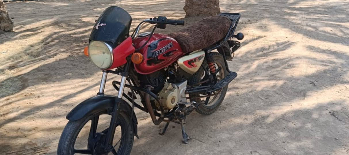 السلام عليكم دراجه بوكسر للبيع انا مكلف النشر كهربائيات كلها شغاله محرك خير من الله موديلها موديلها 21 مكاني بالحمزه الغربي والاستفسار على هذا الرقم ***********
