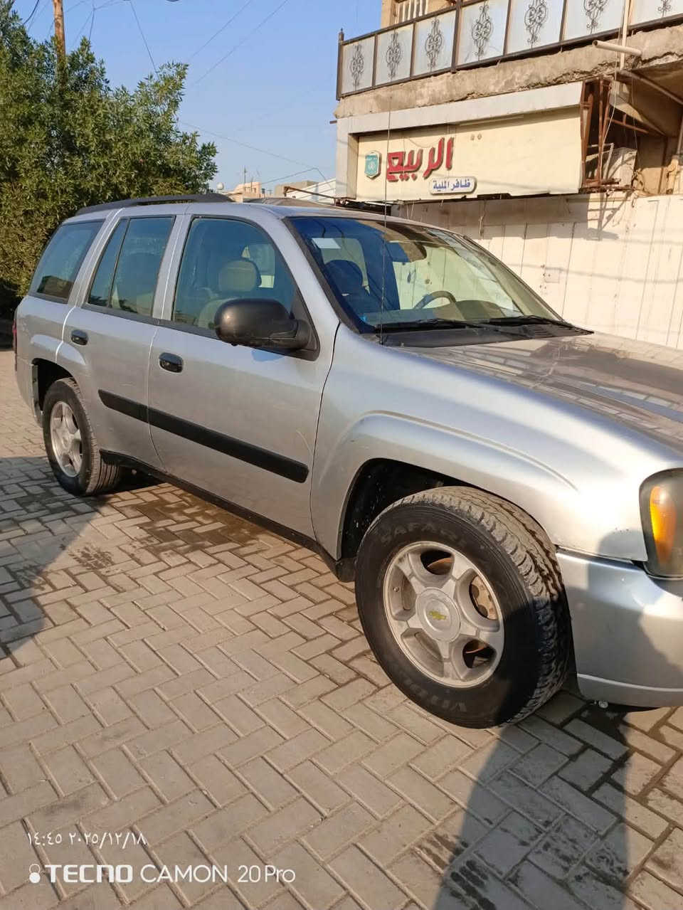 السلام عليكم ورحمة الله
بلايزر 2005 رقمها دولي 🟪

السيارة كير ومكينة مكفول 👍

تخم تاير جديد 👍

تبريد ثلج 👍

السيارة بلادية ما عدة  جاملغ السايق مبدل اثر طخة بسيطة 

العنوان الدورة 📍

السعر 98 ورقة وبيها مجال بسيط 

***********

نص مكتوب في الصور:
- ١٤:٤٥ ٢٠٢٥/١٢/١٨
- TECNO CAMON 20 Pro
- ١٤:٤٦ ٢٠٢٥/١٢/١٨ TECNO CAMON 20 Pro
