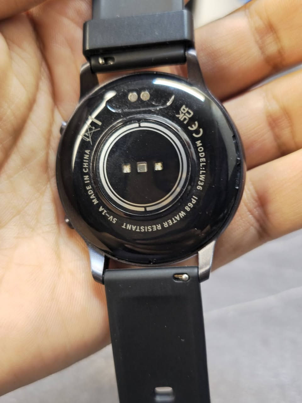 ساعة ذكية TUYOMA Smart Watch (Model: LW36) أصلية
ساعة عملية وأنيقة تجمع بين التصميم العصري والميزات الرياضية والصحية المتكاملة.

​أبرز المميزات:

​شاشة دائريّة ملونة مع إمكانية تغيير واجهات الساعة (Watch Faces) بسهولة.  

​مقاومة للماء ضد الغبار والماء لمعيار IP68 (مناسبة للتمارين والتنظيف اليومي).  

​متابعة الصحة والرياضة: حساسات دقيقة لقياس دقات القلب، السعرات الحرارية، وخطوات المشي.  

​التنبيهات والإشعارات: ربط سلس مع الهاتف لعرض الرسائل، المكالمات، وإشعارات التطبيقات.

​حزام سيليكون مريح: مناسب للارتداء الطويل والرياضة.  

​الملحقات: تتضمن العلبة الأصلية وسلك الشحن المغناطيسي الخاص بها.

للاستفسار، يرجى التواصل عبر الاتصال أو الواتساب على الرقم ***********، او عبر الرابط https://wa.me/message/TZ6U44S42JMOD1
