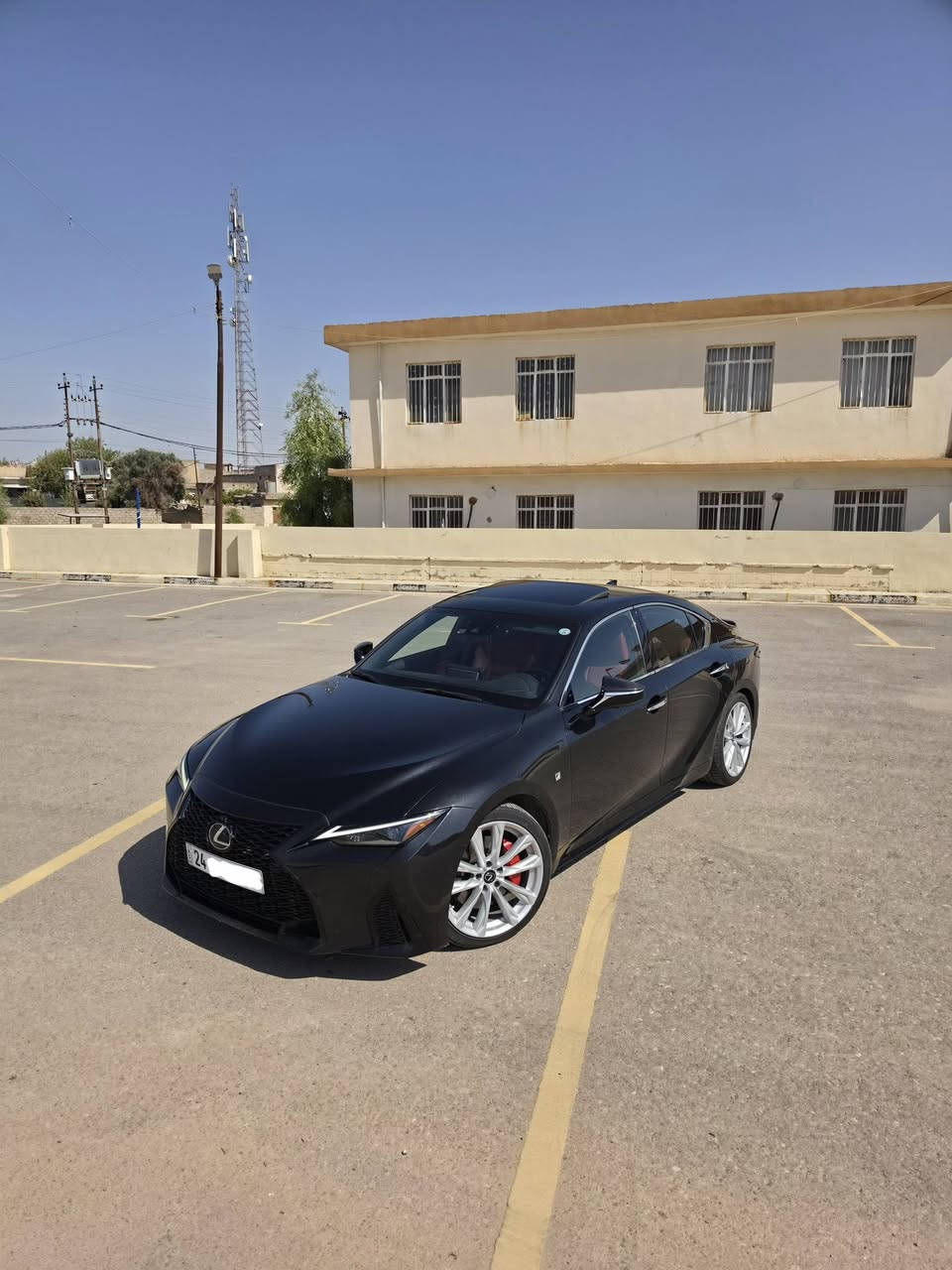 🔱lexus is 350 2023 fsport F1🔱
انظف و اجمل is بكلل عراق 
سيارة جديدة بحالة شركة 
ماشية ١٣ الف ميل 
فول مواصفات 
٥ كاميرات 
رادار360 
حساسات 360 داخل احمر
لون اسود كرستالي ملكي 
سيارة دفع خلفي 
شاشة جبيرة كراسي ميموري(خزن) و هيتر و تبريد 
ستيرن هيتر 
الي يعرف بلis يعرف شنو f1 
ليد داخلي ليلي خفي 
حادث سيارة موضح بصورة بيهة نص جاملغ 
بدون قطرة دواخل بدون ابرباك 
سيارة بحالة شركة جديده كلش 
عليها تايرات خلفيه سايلنت بدون صوت من ماركت اوتاني اصلي
وسياره عليها مرايات اصليه كاربون فايبر وا يدات نيكل اصلي 
***********
سياره طالب بيها 3.55 وبيها مجال الي من صدق يعشق شي اسمه ارنوبه 🖤🇯🇵
