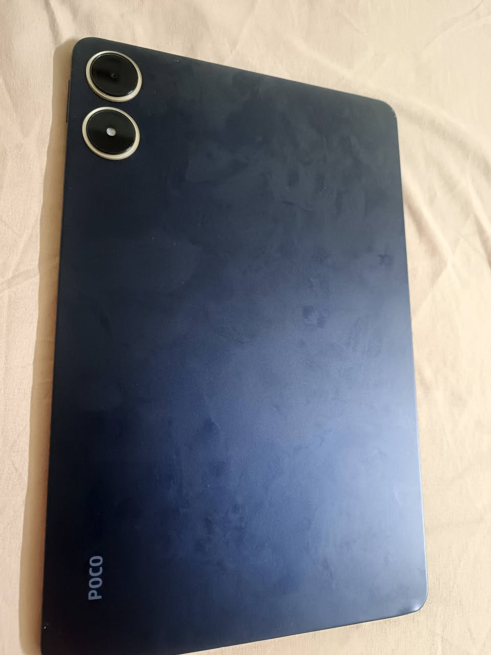 بوكو باد / poco pad
مستعمل نضيف استعمال قليل 
جهاز ما مفتوح و مكفول مع ملحقات شاحنه بسعه 67w + كفر حمايه ابو الاستاند 
مواصفات :
شاشه حجم 12.1
بطاريه 10.000
مساحة تخزين 256/8 
معالج  Snapdragon 7s Gen 2 
_يفيد للالعاب و للدراسه و متعدد الاستخدام 
_______
مكاني بغداد السعر 325 وبي مجال بسيط 
الرقم للتواصل ***********
