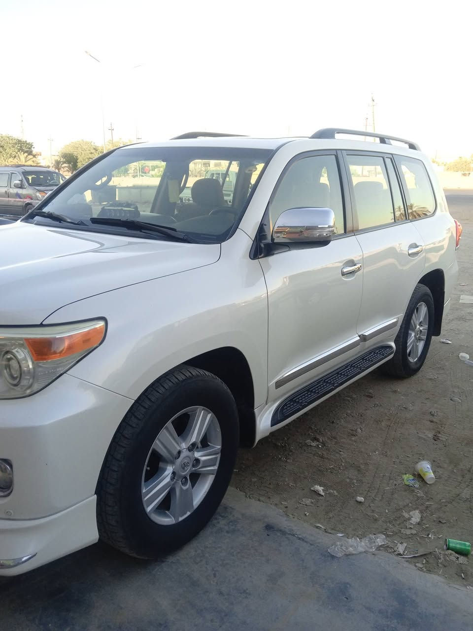 للبيع: تويوتا لاندكروزر (جيهان ) موديل 2013 - قمة في النظافة والفخامة 🚘✨
الموديل: 2013
 الفئة: GXR (جيهان ) - فول مواصفات  
 المسافة المقطوعة: 180 ألف كم
 اللون الخارجي: أبيض صدفي جذاب  
 الداخلية:( قماش ) 
 جداً وبحالة ممتازة  
بيه جنطه بس تبديل 
أبرز المواصفات:
 فتحة سقف  
 دواسات جانبية،
 وسبويلر خلفي  
 حساسات أمامية وخلفية مع كشافات وسلايد كافيه  
 عوارض سقف وحاملات أمتعة  
 محرك وكير بحالة ممتازة، 
تبريد ممتاز، 
والسيارة جاهزة للقيادة بدون أي مصاريف.
 السعر (ثلاث شداد وعشرين ورقة) وفيها مجال للشراي الجاد 
الموقع بغداد المشاهدة 
الرقم الهاتف : 
***********
‏‪***********‬‏
