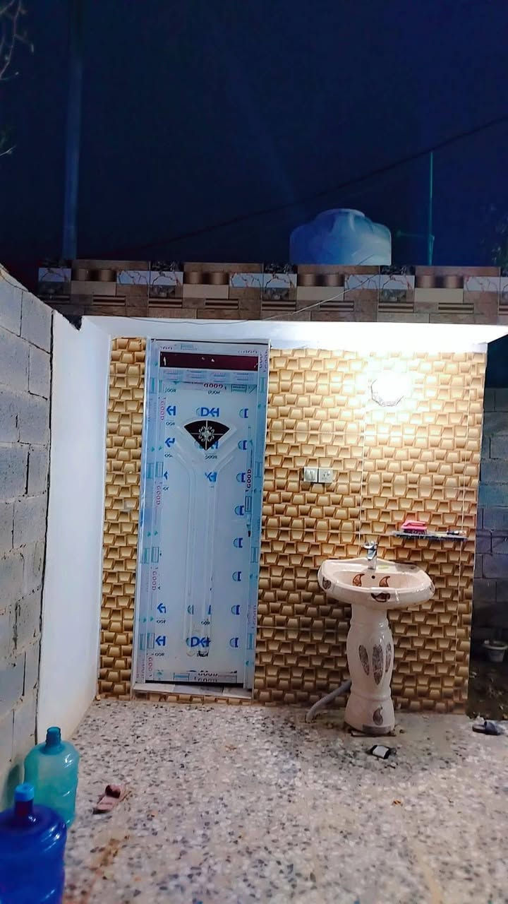 السلام عليكم بيت للبيع في حي المتنبي مساحه 130متر هاذا رقمي للستفسار اكثر *********** ***********
