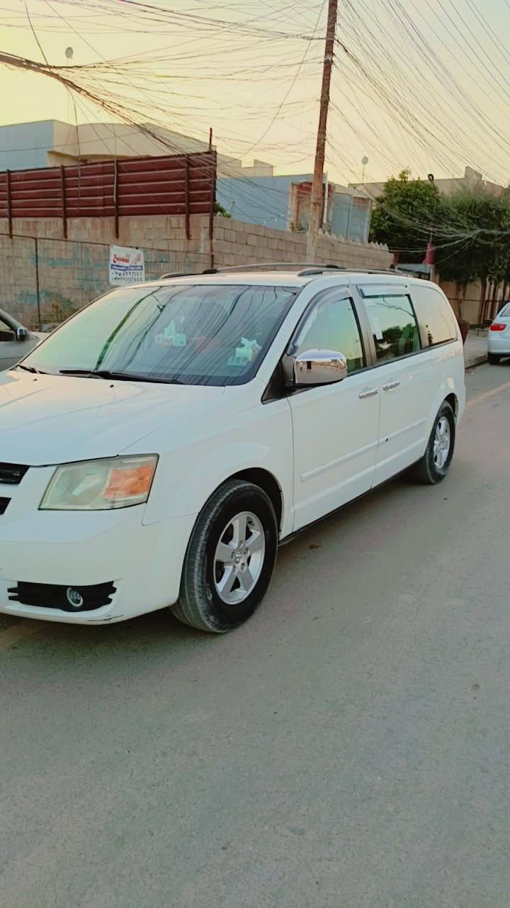 السلام عليكم
دوج كرفان موديل 2008 للبيع

رقم دهوك مسطرة 
سنوية 2027 للشهر 10

محرك 3300 شرط 
كير شرط

تبريد 3 قطع شغال مسوي ادامة عليه فريز وراديتر جديد شغال شرط 🥶

كشنات منفصل سياحي 

منظومة غاز إيطالي 80 لتر وبيها كارت 

كابون بانزين بيها 

منظومة البانزين من نوزلات وفيتبم وبلكات ووايرات ومجول كله جديد ومسويله إدامة 

لايتات زينون 
باتري جديد 

طخم تاير امامي جديد..والخلفي نص عمر 

ضررها فقط نص باب السكن ونص باب السلايت اللي وراه...قطعتين مصلحين ومصبوغين لنص الباب يعني مو كامل 

السعر 110 وبيها مجال بسيط 

مكان السيارة الموصل...الساحل الايسر 

الهاتف ***********
