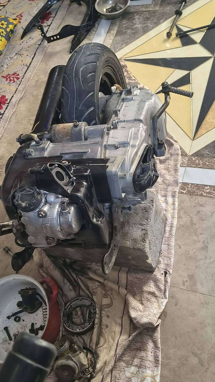 سلام عليكم هايه الدراجه للبيع نضيفه الدراجه كلشي  مابيه  بس التانكي بي ماي وبانزي خابط  تكدر  تفرغه وترجع كلشي مابيه السعر 175وبيه مجال هاذه رقمي ***********
