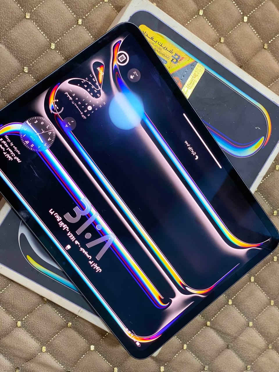 سلام عليكم عندي ايباد 11/M4 ذاكره 256 ايباد بعدهو جديد بس بيه خدوش بل ضهر مالته بس ما بينات ويه ملحقاته مالته اصليه شاحنه ول كرتونه مالته 

سعره مليون 
عندي وتساب بهاذه رقمي *********** او تواصل خاص
