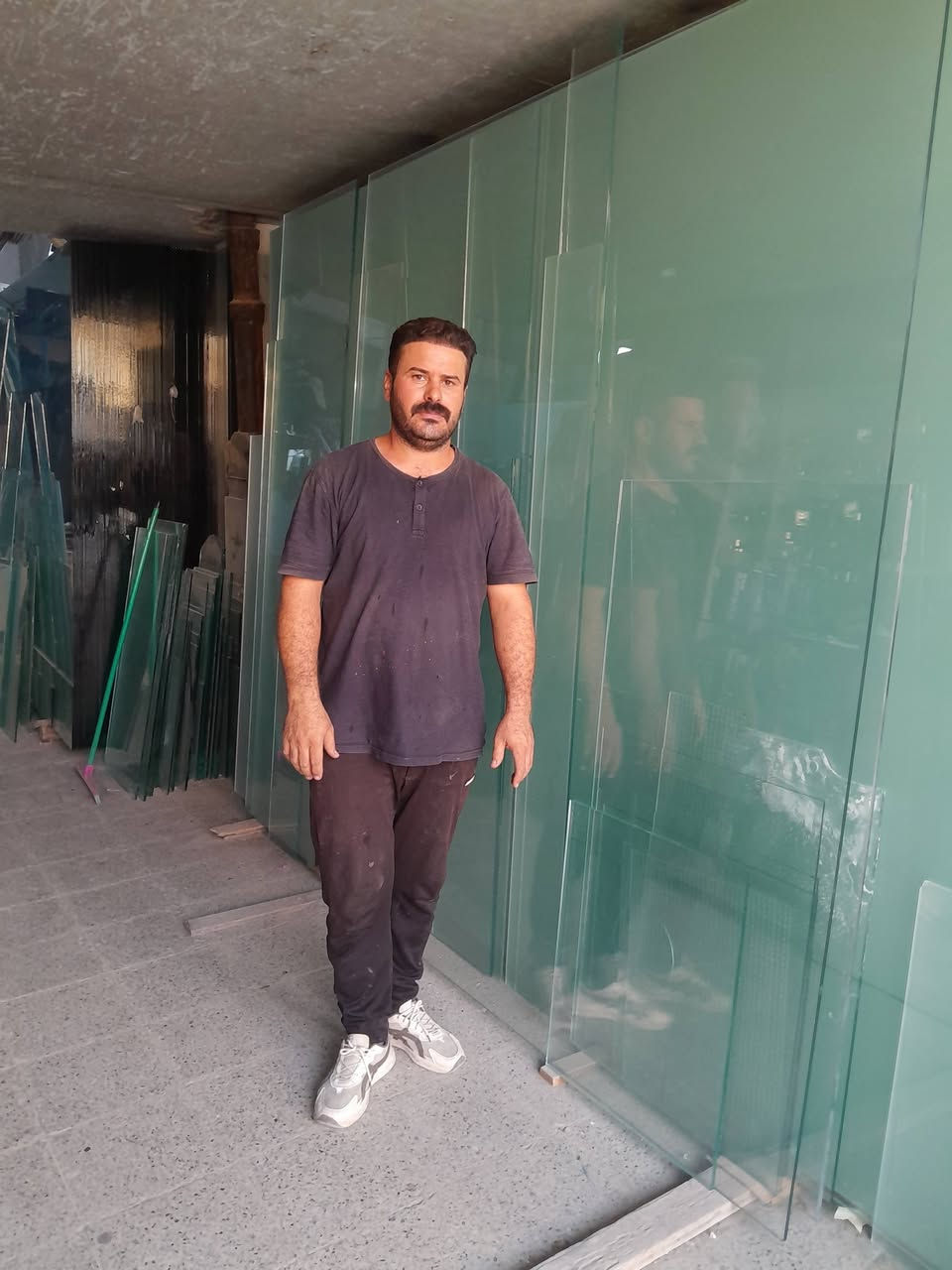 على بركة الله تم عمل جام خانه زجاج 10ملم مستعدون كافه الواجهات الزجاجيه اسعارنا تنافسية***********

نص مكتوب في الصور:
- عمل جام خانه كافة الواجهات الزجاجية لسنا الوحيدين لكنا الافضل ضياء القريشي *********** ***********