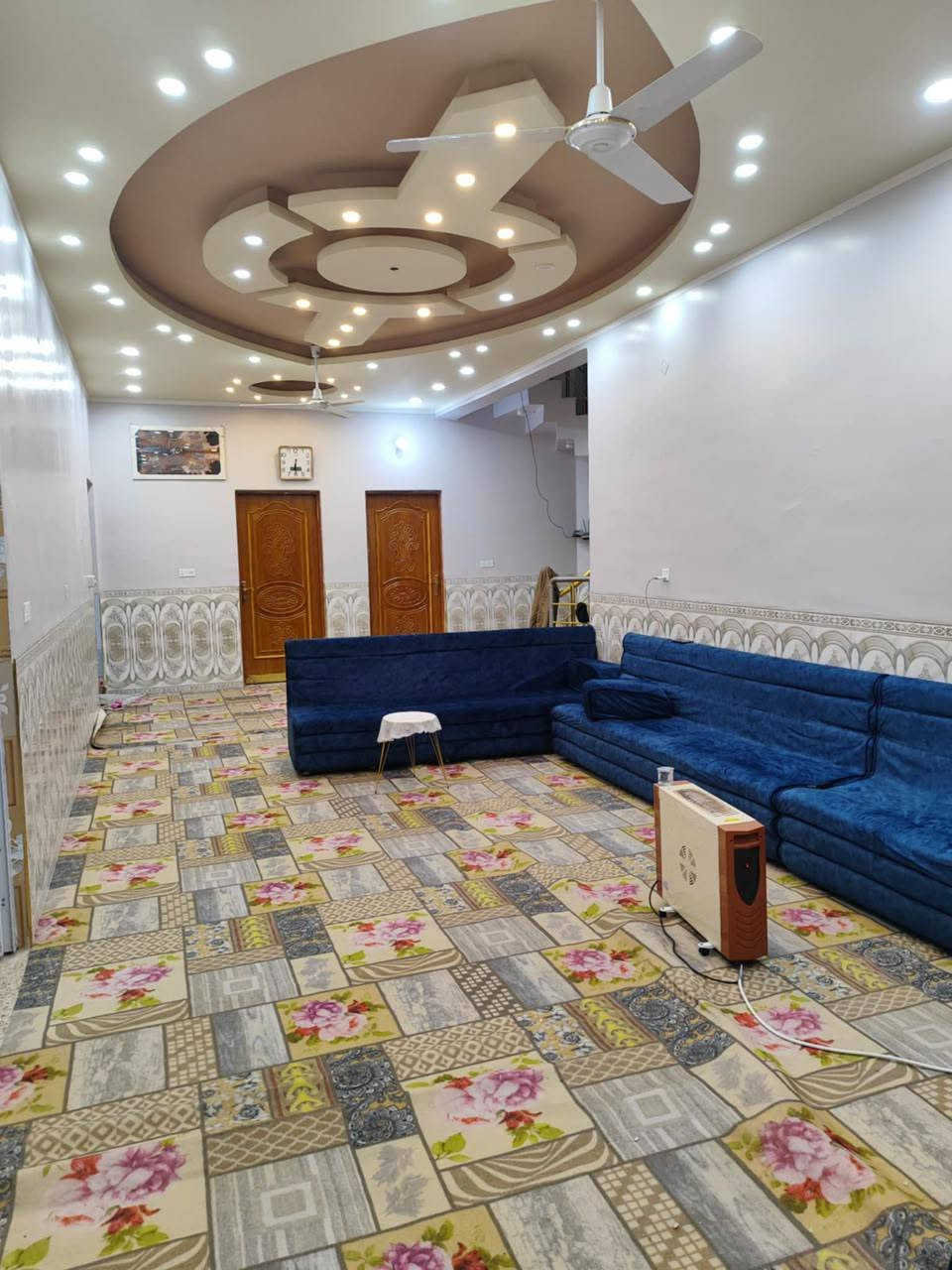 دار للبيع • ٣٣٠م • غرفتين