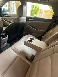 للبيع توكسان 2021 لمتدد صندوق كهرباء كامرة 360 محرك 2400 كشنات امامي خ...