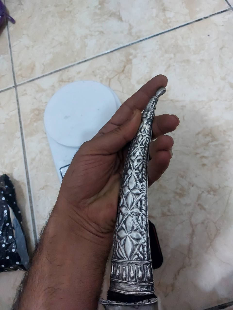 خنجر عمره فوك ل١٠٠ سنه فضه خالص بغداد الشعب فقط الفضه صافي فوك ل١٠٠ غ ***********
