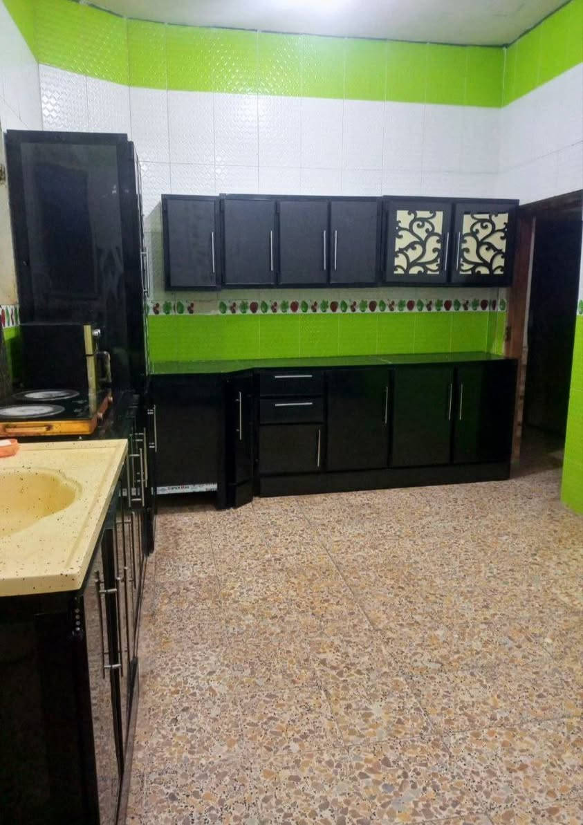 بالخاجيه شارع 30 • 200م • دورين مع محل