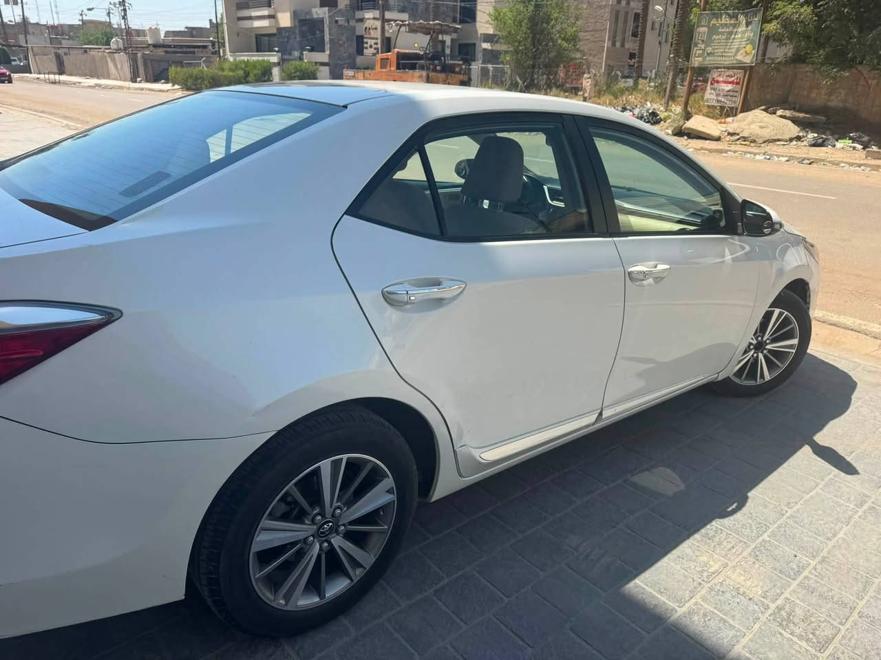 تويوتا كورولا 19خليجي ساز مكينة 2000 رقم بغداد نكليزي بسمي سيارة مضمومة تبريد جديدة تخم تاير جديد سيارة ستعمال شخصي مامتعوبة و كفالة ماعدة بنيد مبدل وبارد قليل كلش بالجاملغ فقط   وسونار بية مكانة بغداد المنصور السعر ١٣٥ واتس ***********
