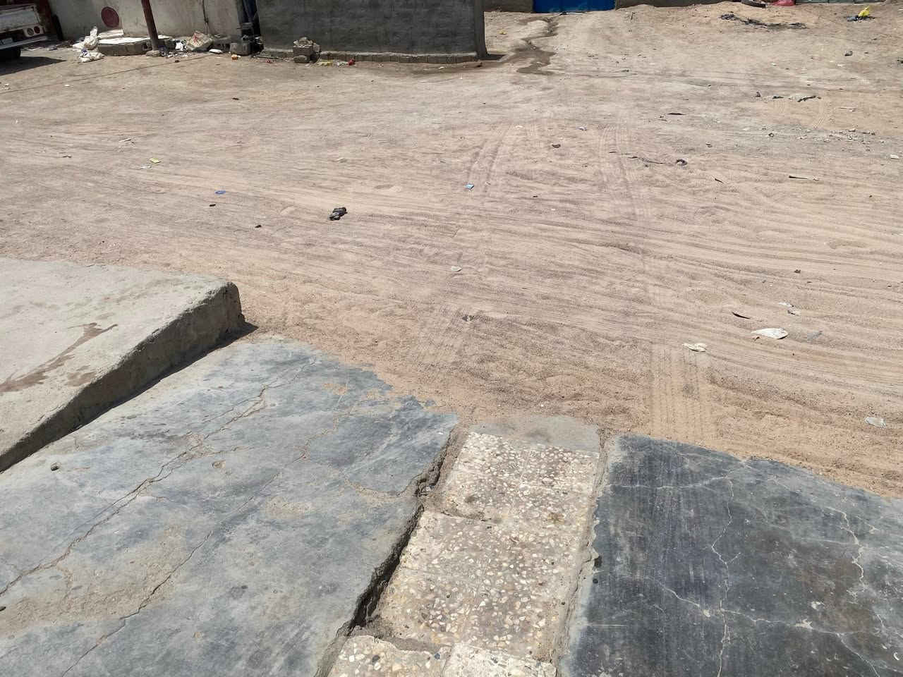 دار للبيع  مساحه 200  موقع 📍الزبير المعامل بناء  بلوك سقف سندويج يتكون من غرف2  مطبخ صاله. ديوان حمامات خارج وداخل منور ماء اساله كهرباء  جيران ناس طيبين ومان الحمد لله  السعر 27 المهله 10 ايام ويتم تسليم  البيت للمشتري  🔑
الدار زراعي مكاتبه زراعي الزبير معروف رقم  صاحب الدار ***********متواجد واتساب وخط
