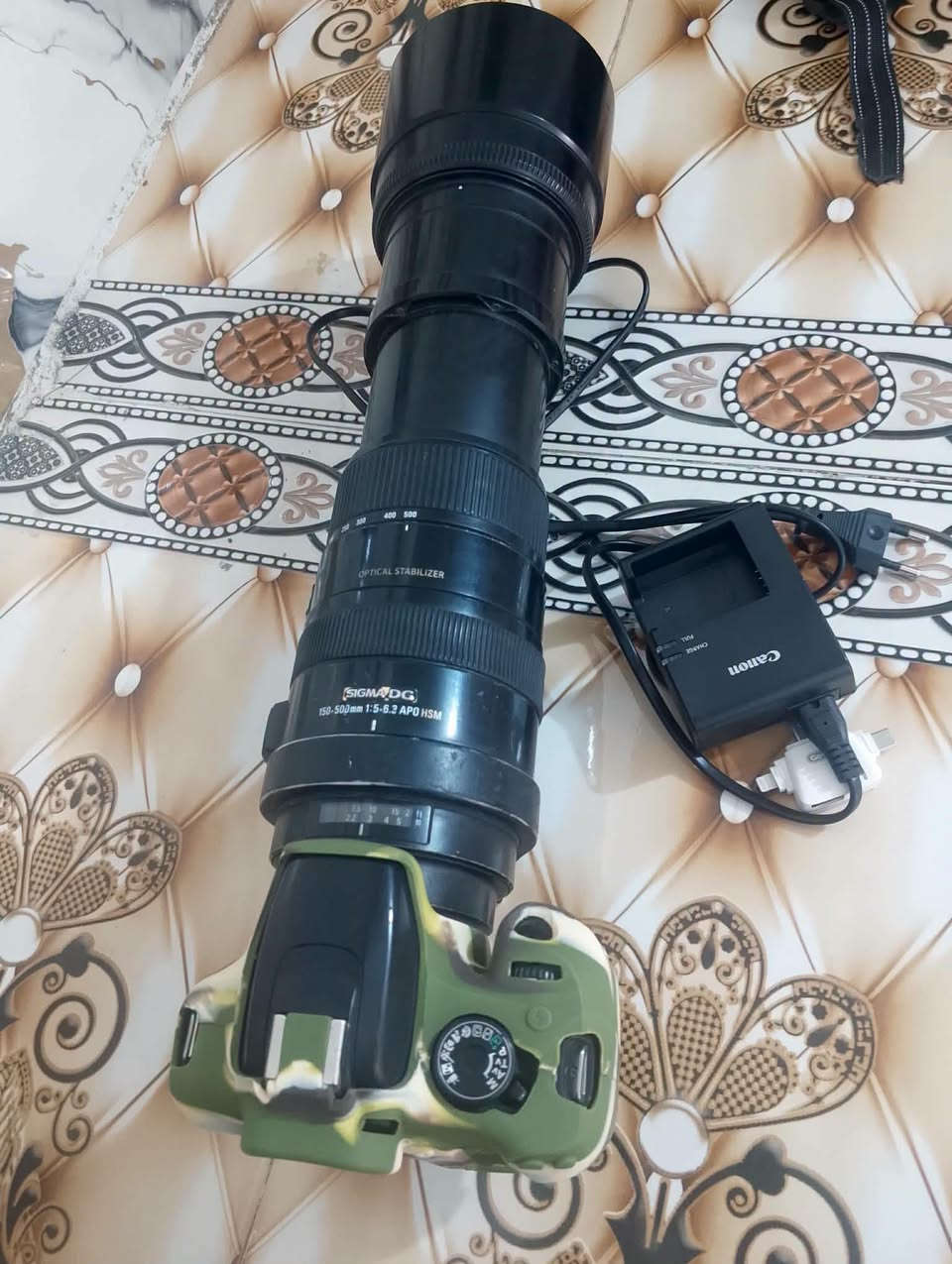 كامره كانون 1200مع زوم رياضي 150_500 مع كامل ملحقات
مكلف بالنشر موجود يم ازهر الوشام 
رقم الهاتف ***********
