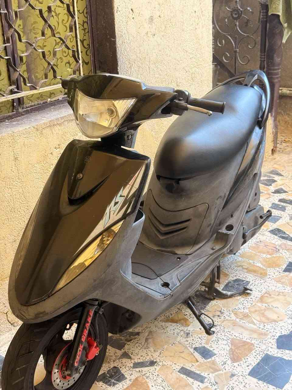 سلام عليكم دراجه للبيع نضافه فول دراجه صارله شهرين طالعه من الوكيل شراي اتصل***********
