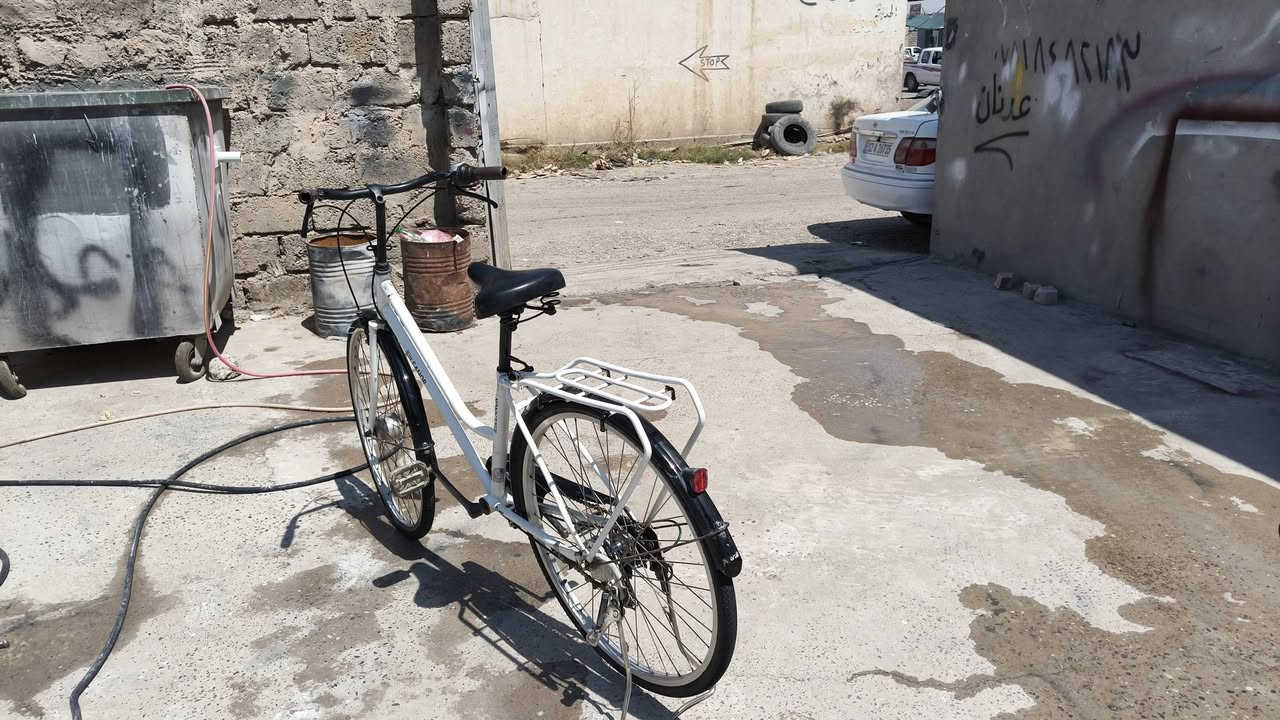 سلام عليكم
بوسكل أبيض 
حجم26
گير 6 نمر شغال
بريكات شغاله
حساس  
بوسكل نضيف مكاني شركاط اجميله 
***********7 
السعر 80وبي مجال
