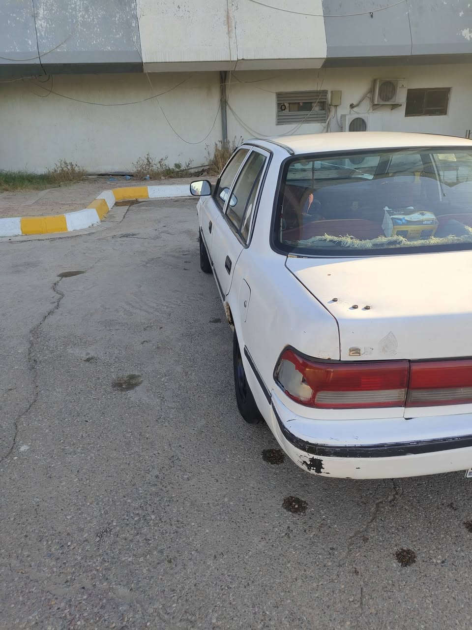 السلام عليكم كورونا عظم موديل 1990رقم بغداد انكليزي سنوية مجدده لغاية 2031 مكينة 2000 ابو الجف لا صرف ولا تبخير كابريتر گير اوتوماتيك بلادي الصدر الأمامي جيد والصدر الخلفي تعبان بس عادي يمشي حال تايراتها نص عمر الكشر شوفت العين بنيد وقماره وصندوك بلادي مابي صبغ بس أني اگول بيه صبغ حزام السيارة مابيه ظربة قوية أبد بس بيه طخطخات تبريد شغال بس هسه قلت البرودة مالتة ماادري شبيه للاستفسار أكثر أتصل على هاي الارقام وتدلل السعر 45 ورقة وبيه مجال 
***********
***********
مكان السيارة بغداد مدينة الصدر 
ومامتواجد عل فيس أتصل الارقام بيهن وات ساب
