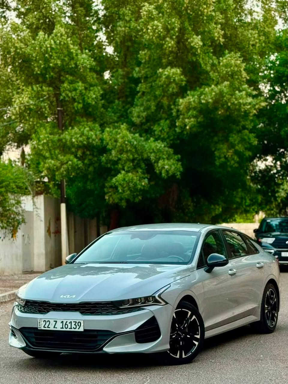السلام عليكم 
كيا K5 GT-Line موديل 2023
وارد امريكي رقمه اربيل الجديد #باسمنه 
تحويل مباشر 
حادثه جاملغ امامي وشويه من البنيد 
حادثه جانبي مو امامي 
#شواصي_مكفوله 
ماشيه 53 الف مايل 
المحرك: 4 سلندر بسعة 1.6 لتر توربو
كير : أوتوماتيكي 8 سرعات 
4 ويل AWD
لايتات اماميه خلفيه LED ولد نهاري امامي 
مري جانبيه شفط
كشنات كهرباء جلد  احمر SynTex مختمه شعار  GT-Line
فول تحكم استيرن 
استيرن رياضي D-Cut
تبريد قطعتين
تشغيل عن بعد
دخول ذكي
شاشه كار بلي 10 انش 
شحن لا سلكي 
نضام صوت Bose
نضام تحذير تصادم 
نضام تحذير نقطه عمياء
حساس امامي وخلفي 
كامرا خلفيه 
نضام تثبيت سرعه
رادار 360 درجه 
ويل رياضي 18 
السياره جاهزه ومكفوله 
كير ومحرك وحداديه وتبريد وكهربائيات 
جاهزه واي نواقص مابيه 
استخدام شخصي 
السعر 175 وبيه مجال 
عنواني بغداد 
متواجد واتساب 
***********
