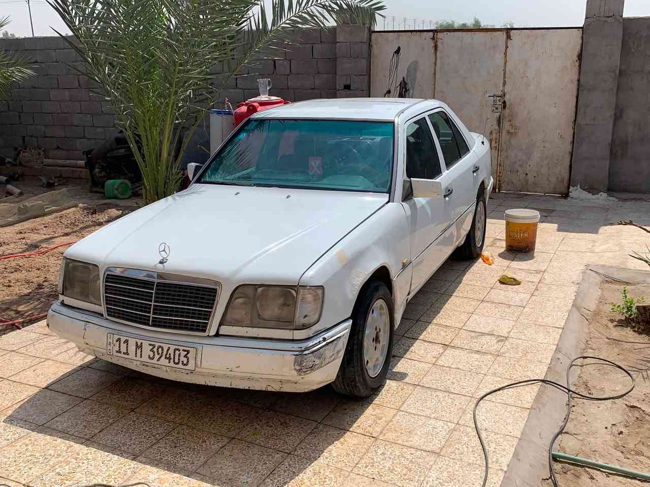 مرسيدس دب 
موديل ١٩٩٢
مكينه vvt 2500
تبريد شغال 
ركوك بيهن تعمير 
رقم جديد باسمي 
مكاني البصرة 
قضاء القرنة.     السعر ٤٠  تواصل ‭***********‬
