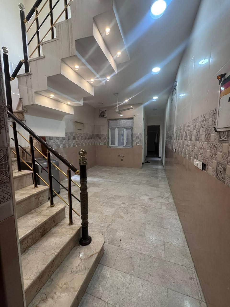 #بيت#للبيع#في#السيديه 🏢
#شركة#قمر#للوساطه#العقاريه 🌝
📍 الموقع: السيدية – شارع جامعة الشعب
100متر
واجهه٤///نزال٢٥
🔹 تتكون من 4 غرف نوم
🔹 مطبخ عدد ٢
🔹 مناور ٢
🔹صاله
🔹خدمات طابقين
🔹سطحين
💼 فرصة ممتازة للاستثمار او السكن
📞 للاستفسار أكثر والتفاصيل، يرجى الاتصال على الأرقام التاليه:-
***********
متوفر واتساب ايضاً
او زورونا في موقع الشركه :-
📍📍📍شارع الامن مدخل المشاتل 
#شركة#قمر#للوساطه#العقاريه
