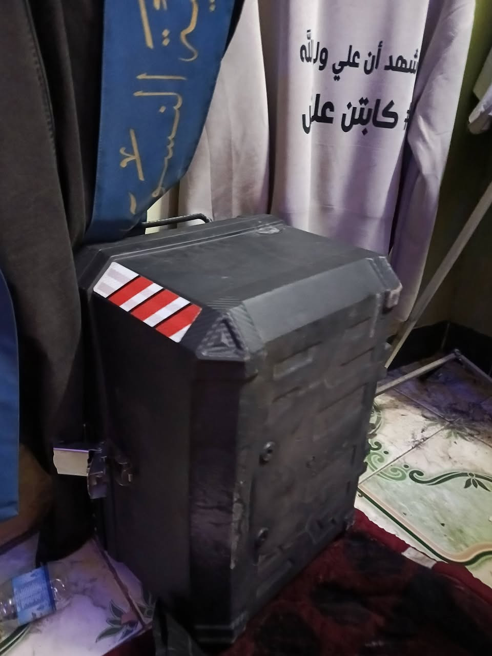 السلام عليكم صندوك جي اس كامل مع الملحقات حجم كبير سعر مناسب 50 الف الي يريده يتصل *********** مكاني بغداد الشعله
