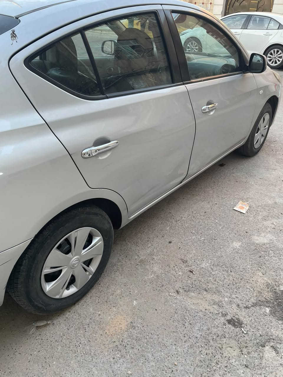 نيسان سني هندي موديل ١٩ ماشيه ٩٨ حقيقي بيها جاملغ خلفي صبغ وهاي بل باب بعدها عله وضعها سعرها ٨٩ بي مجال قليل رقمي ***********
