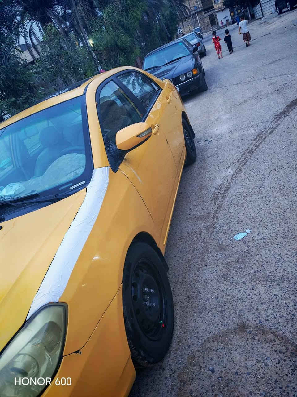 سلام عليكم BYD G3 سياره بلاديه رقم بغداد باسمي موديل 2014 فول موصفات فتحه سقف بصمه محرك كير خير من الله تبريدشغال ❄ اوتماتيك خير من الله  تخم تاير سياره حلوه ونضيفه وسعرها  45 وبيه مجال بسيط  خابرني ودلل و مكاني بغداد الشعله ***********

نص مكتوب في الصور:
- HONOR 600