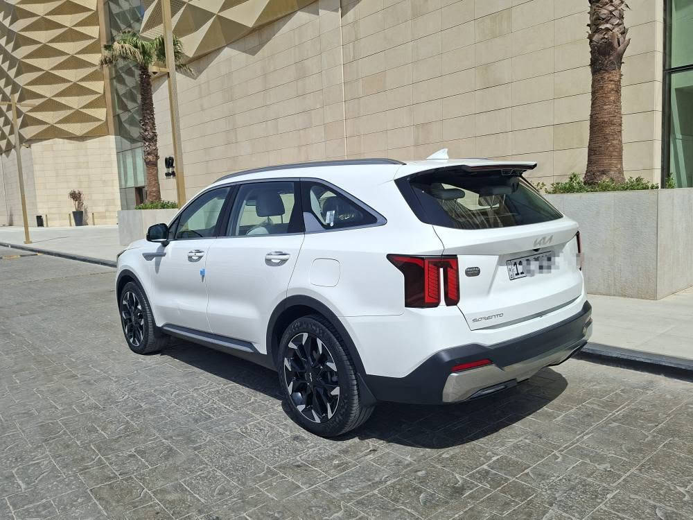🚘 كيا سورينتو 2025 للبيع
📍 رقم بغداد بأسمي 
 🛣️ الممشى: 22 ألف كم
 ✨ هزّة جديدة — بعدها على وضع الشركة
🔥 المواصفات: ✅ محرك 6 سلندر
 ✅ بصمة تشغيل + بصمة أبواب
 ✅ بانوراما
 ✅ ويل كب 20
 ✅ داتا شو
 ✅ كاميرا بالمراية الوسطية
 ✅ شاشة Apple CarPlay
 ✅ كشنات كهرباء
 ✅ داخلية بحالة الشركة
💰 السعر: 295 ورقة
📍 بغداد — الدورة / أبو الطيارة
📞 ***********
🔥 للجادين فقط: اتصل وشوفها على الطبيعة، والنظافة والمواصفات تحچي عن نفسها. بغداد, العراق
