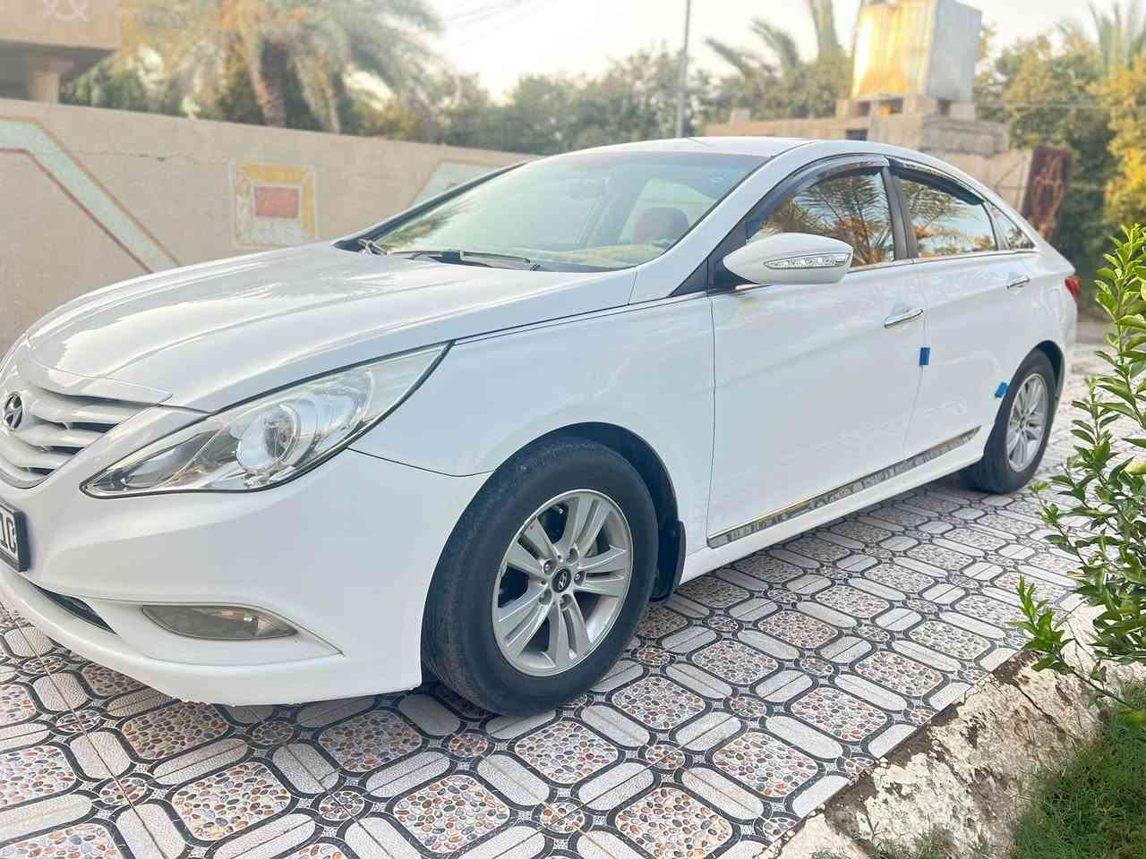 سوناتا خليجي شركه عامه لسيارات
موديل 2012
محرك 2400 دوش 
داخل عسلي 
شفتات ستيرن 
قطعتين تبريد 
حساس خلفي 
ويل كب حجم 16 
مري كهرباء 
بيها بارد قليل (رصعات) مكان السياره صلاح الدين الضلوعيه السعر ١١٨ وبيها مجال  ***********

