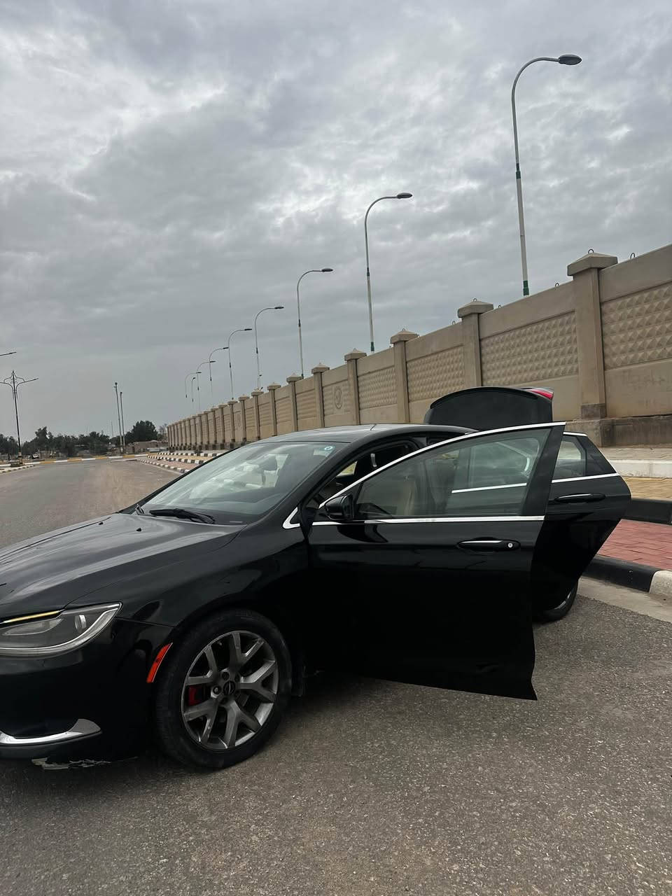 للبيع او المراوس

للبيع كرايسلر C200 موديل 2015
🚗 اللون: أسود أنيق
🇺🇸 وارد: أمريكا (بيه ضرربالنيد فقط)
📍 الموقع: كربلاء
🛠️ الحالة: نظيفة جدًا –بلعراق بيها بابين، كل باب بيه شبر صبغ بسيط أثر شخط، ما بي أي أضرار ميكانيكية السياره مكفوله من فتح اي قطعه
⚙️ المواصفات:
 • محرك 2.400
قوي واقتصادي
 • گير أوتوماتيك ناعم
 • منضومه تبريد كامله عايزه فقط كمبريسر
 • تحكم سكان
 • شاشة كبيره
 • حداديه جديده
 • تشغيل بصمة عن بعد
 • ستيرن جلد
 • تحكم بالمرايات والنوافذ كهرباء
 • تايرات جديدة
 • داخلية نظيفة جدًا
خزن ميموري
كشنات تدفئه جلد
داخل لونين 
      ادامه كامله 

📍مراوس ترهم 
📍مراوس بc200  3.6
السعر 90$وبيها مجال للشراي
للاستفسار يرجى الاتصال أو المراسلة 
***********
