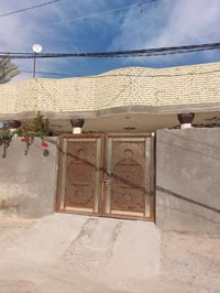 بيت في كربلاء يصلح حسينية او للسكن للبيع او مراوس مساحته ٢٥٠ متر سند ٢...