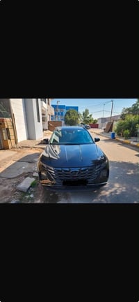 للبيع توسان هايبرد 2022 لون اسود دفع رباعي   بصمه و تشغيل عن بعد   شاش...