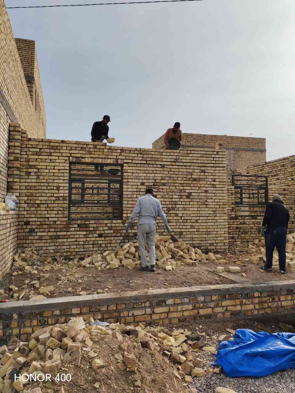 كادر بناء ترميم متفرغ الاتصال على الرقم التالي ***********

نص مكتوب في الصور:
- HONOR 400