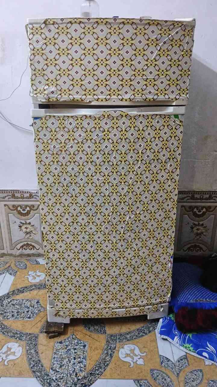ثلاجه للبيع تجميد خير من الله سعره 150 شرط الشغل ///***********
