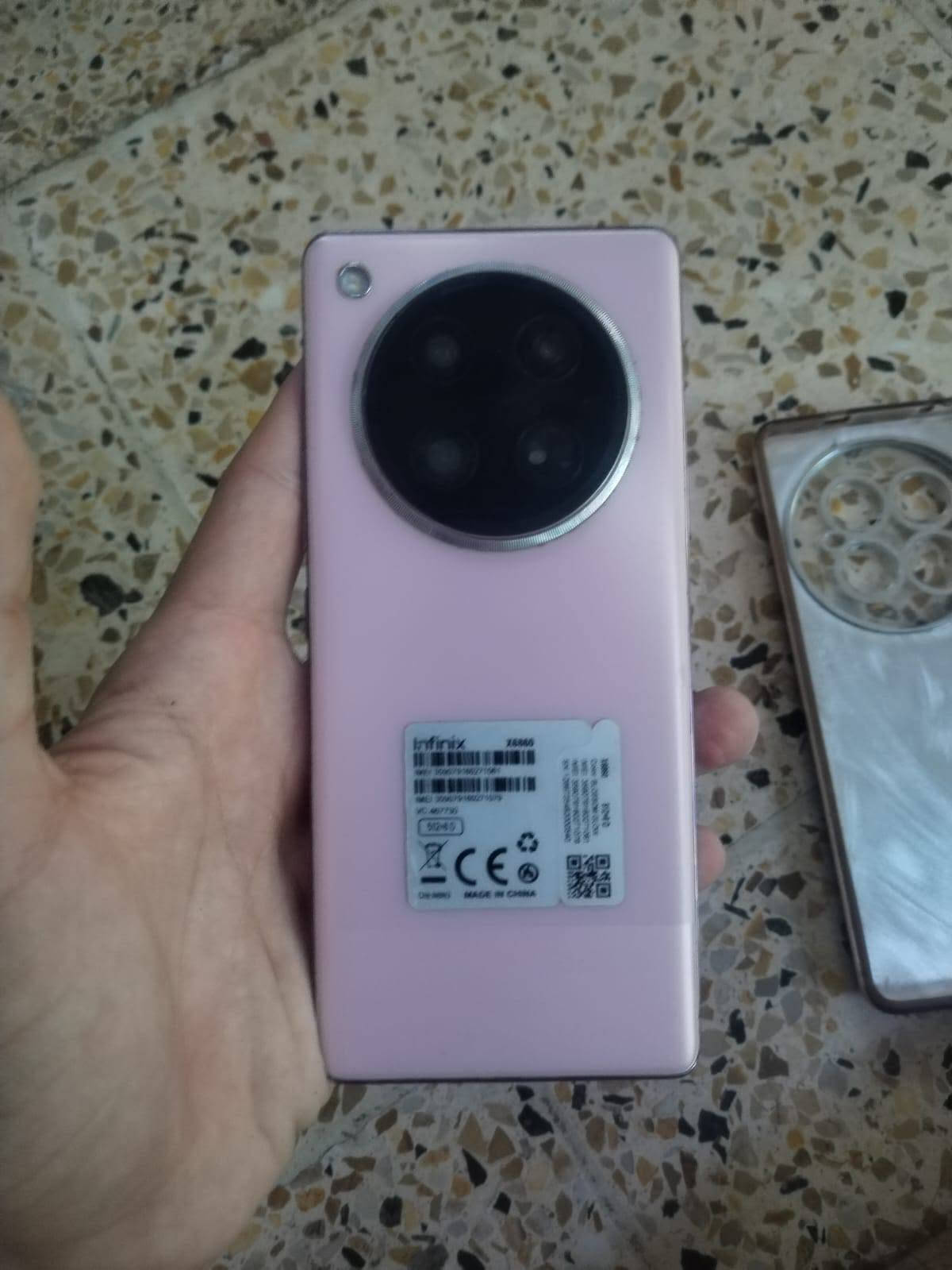 جهاز نظيف مابي اي خلال مامفتوح الذاكره 512 السعر الجهاز 450 بي مجال بصيط تواصل عل هاذا رقم ***********

نص مكتوب في الصور:
- هاتفي XOS 15.1.2 استنادًا إلى Android التحقق من التحديثات اسم الجهاز Infinix ZERO 40 التخزين ١٤٣ غ.ب / ٥١٢ غ.ب الطراز Infinix X6860 وحدة المعالجة المركزية Helio G100 RAM 8.00 GB+5.00 GB الكاميرا الخلفية 108M OIS+50M+2M الكاميرا الأمامية 50M البطارية 5000mAh