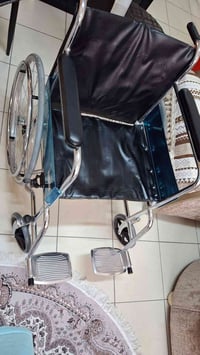 عندي كرسي متحرك بعده جديدالعنوان بغداد الحسينيه مال راشديه 07746953074