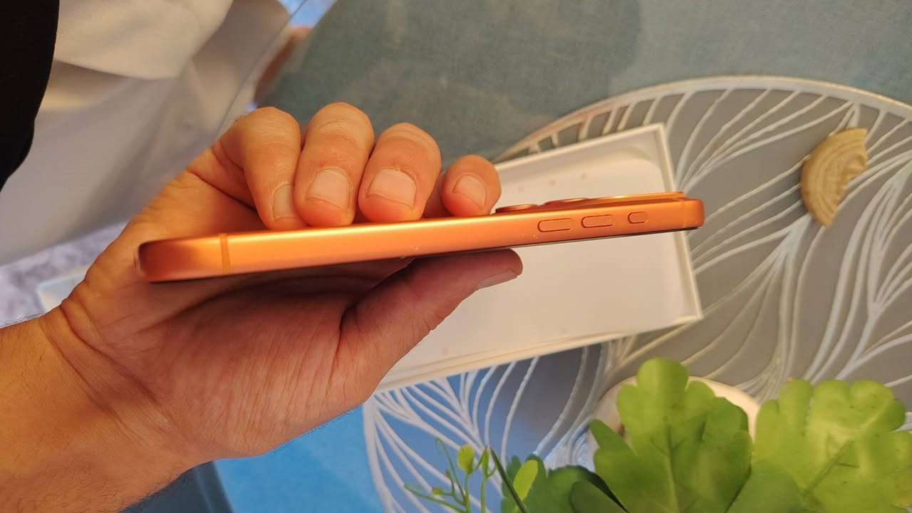 IPHONE 17 PRO MAX ESIM
بطارية 99 غراضة كاملات 
نضيف الجهاز 
*********** 
1575 
مكفول 
الجديد ب 1795
