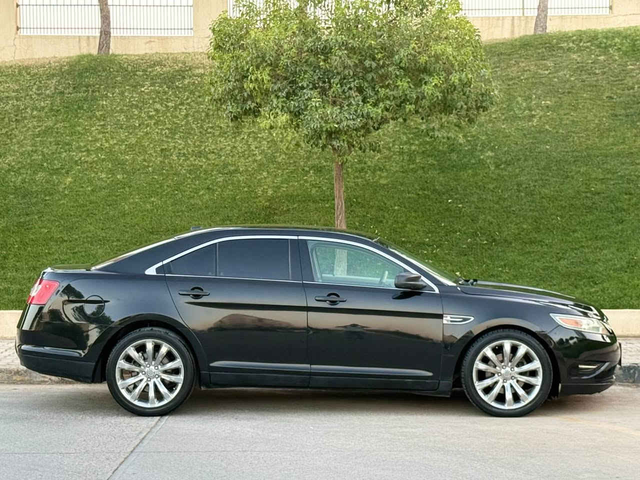 FORD  TAURUS  2010

سعری ٧٧ گەڵاو معامەلە
سەیارەکە هەیکەلی زۆر زۆر جوانە 

مواسەفات 
ناو زەرد
کۆدی درگا
تراکشن 
سوکان ڤۆلیۆم 
تەحدید سورعە 
تەبرید مەرکەزی 
لید  

گێڕوو مەکینەی بەشەرت 

دووپارچەی بۆیاخە  درگای دوای سەکن و بۆنیدی بێناوگرتن 
سەنەوی بەسەر چوەیە بەناوی خۆمەوەیە 

سەیارەکە لە سلێمانیە 

ژمارەی موبایل *********** 
~~~~~~~~~~~~~~~~~~~~~~~~~~~~~~

للبیع فورد تورس ٢٠١٠
سعری ٧٧ورقەو مجال 
باب ورة سكن مصبوغ  بونيت مصبوغ
سةنةوي ساقط
سيارة بي اسمي بشرت تحويل غرامة
داخل اسفر
كود ابواب
تبريد قطعتين
ليد
تحكمات ستيرن
تحدید سورعە

مكان سيارة سليمانية

رقم موبایل *********** السليمانية, العراق
