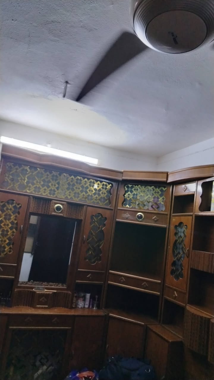 غرفه اخشاب كامله للبيع  السعر 450،000وبي مجال
مكاني بغداد ابو غريب اريد ابيعها لان غرفتي ضيگه
***********
