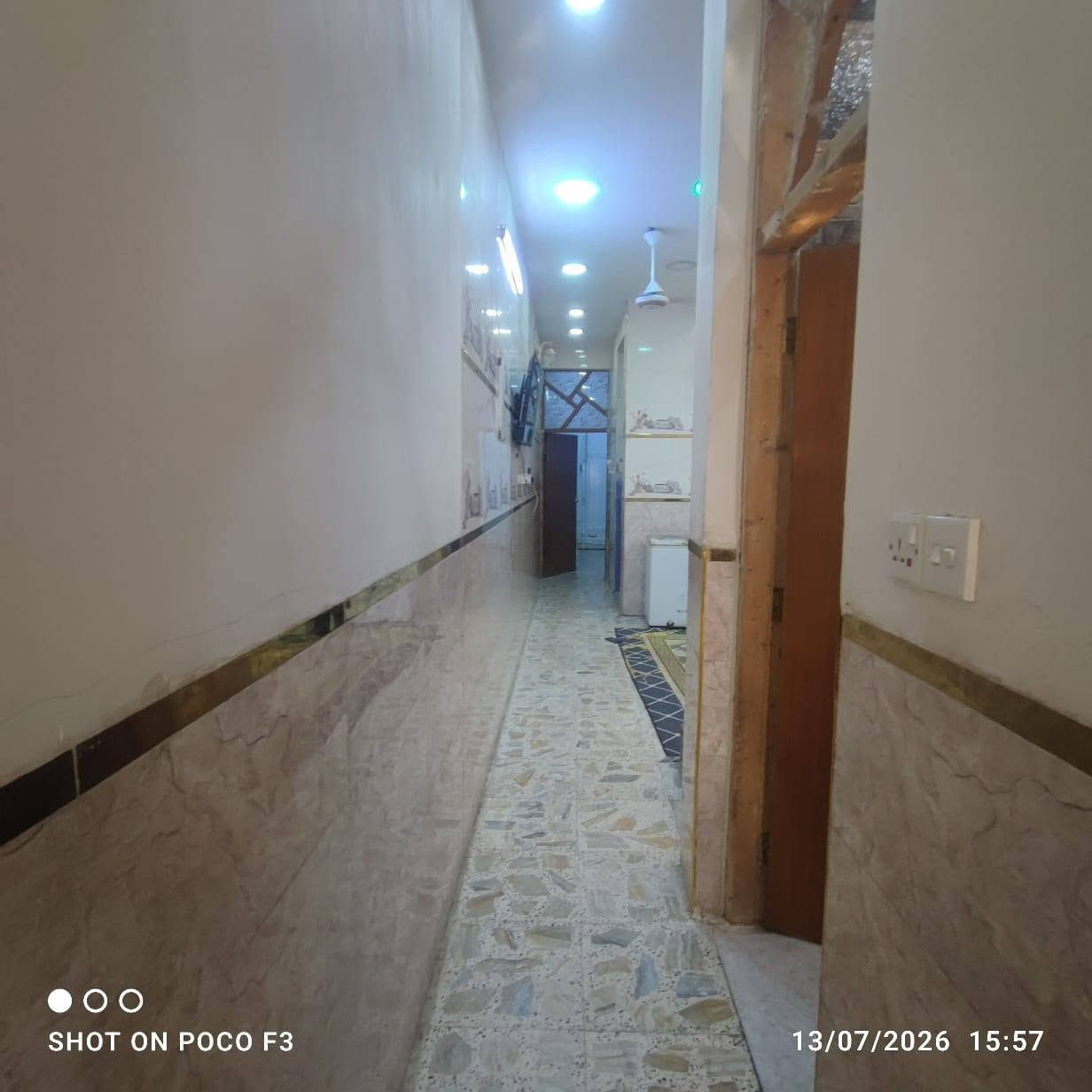 دار للبيع منطقه ابو درع مقابيل 79 السعر ٨٥ وبي مجال للاستفسار ***********

نص مكتوب في الصور:
- SHOT ON POCO F3 13/07/2026 15:56
- SHOT ON POCO F3 13/07/2026 15:57
- SHOT ON POCO F3 13/07/2026 15:58