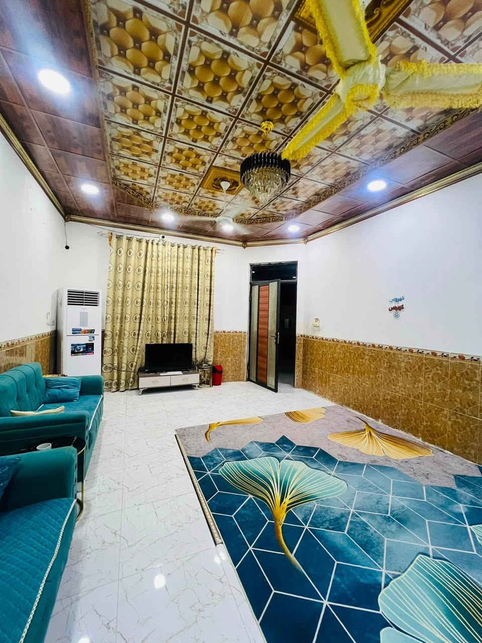 بسم الله الرحمن الرحيم
دار سكن للبيع للبيع في السماوه ٣٦
المساحه /٣٠٠ متر طابق واحد مسلح 
قريب على المرور من جهة الحكم يتكون من 
غرفتين واستقبال ومطبخ وصالة وصحيات داخلية وخارجية مع تهويه داير ماداير الدار
وباقي التفاصيل مراجعة مكتب الأصالة للعقارات ***********
