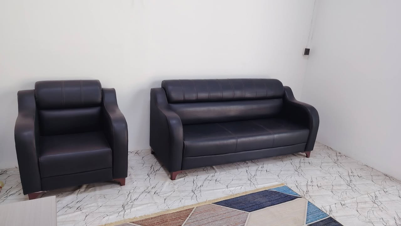 🛋️ تخم مكتبي جلد للبيع 🛋️
يتكون من: 🔹 قنفه ثلاثية
🔹 قنفه ثنائية
🔹 عدد ٢ كرسي
🔹 المجموع ٨ مقاعد
غير مستخدم 

✨ جلد تركي أنيق ومرتب، 

💰 السعر: ٤٥٠ ألف دينار عراقي

للاستفسار /***********
                 ***********
