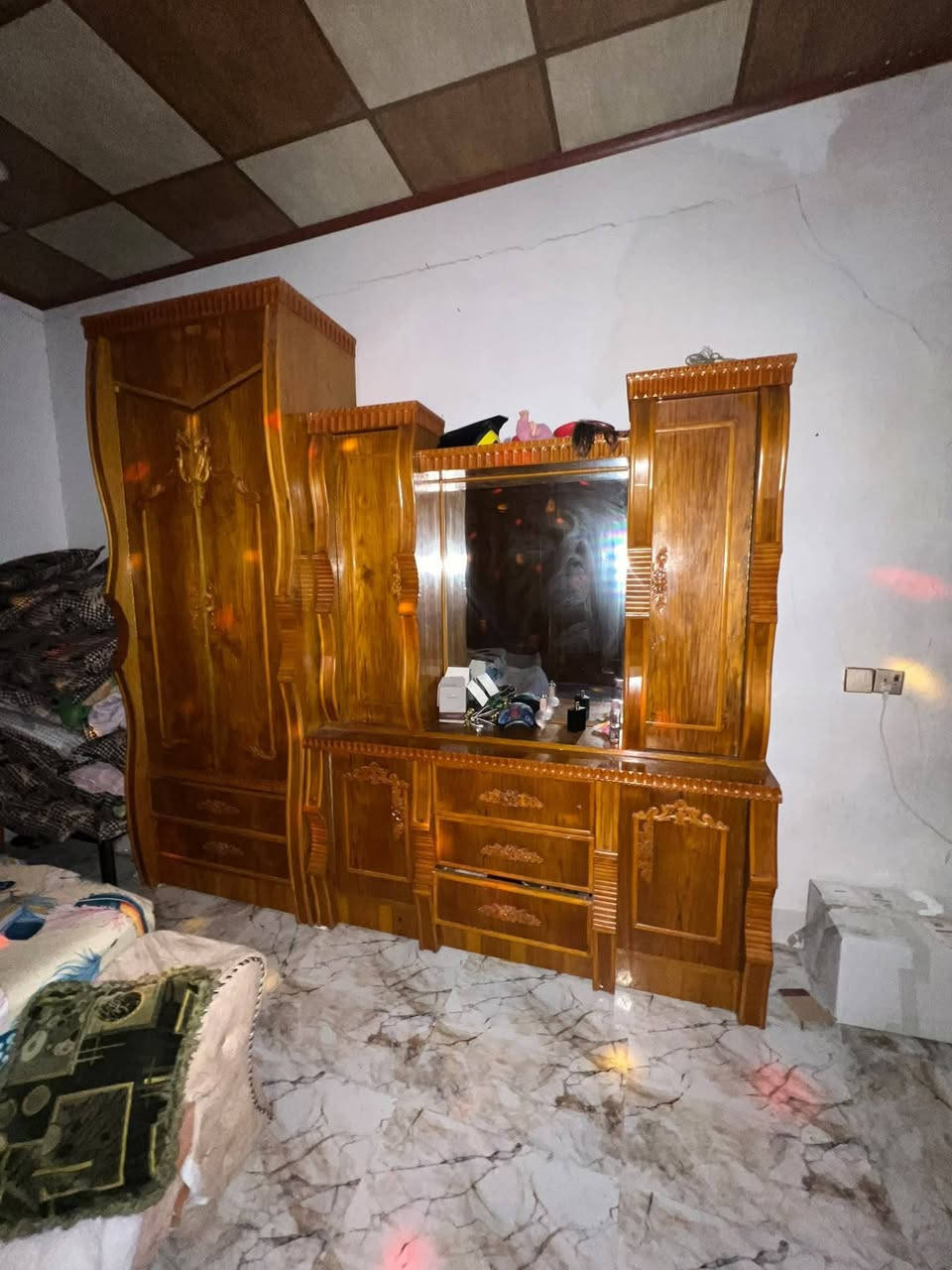 غرفة نوم أبراج  بيع مستعجل
 موصل حي السماح السعر
مليون دينار
***********
***********
