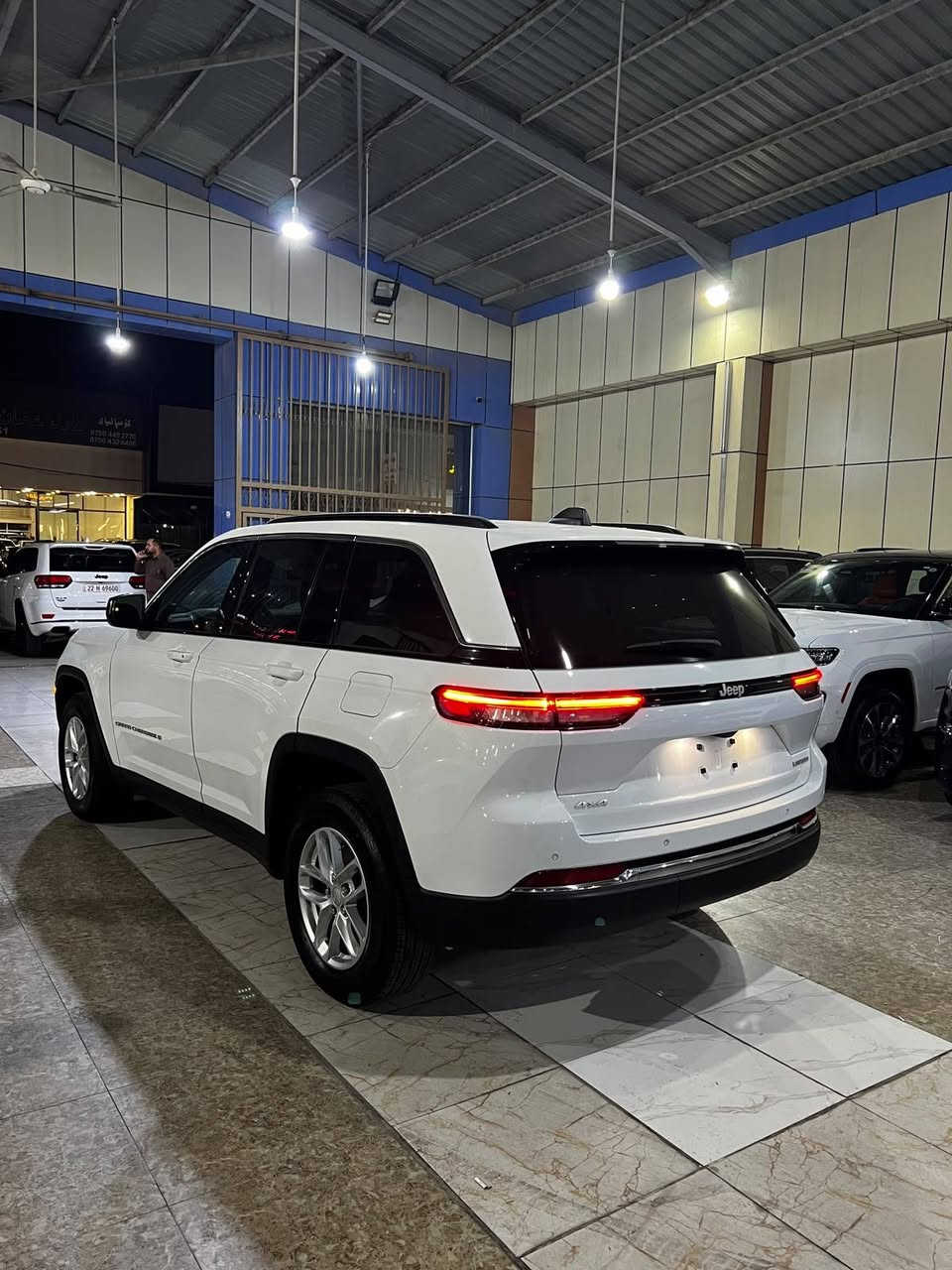 کوردی /عربی 
*********
دروستكراوي :-jeep 
مۆدێل :-  grand Cherokee laredo  4×4
ساڵ : 2025 
بزوێنەر : V6 3.6
بگۆری بزوێنەر : Automatic 
سوتەمەنی : بنزین
دۆخ : بەکارهاتوو
ماوەی ڕۆشتوو:   12000 mile
لێدراو : بەبێ بۆیاغ دەعامی بۆ دەعامی 
تابلو ئوتومبێل : كاتي  
***********
النوع :-jeep
المودیل :- Grand Cherokee laredo   4×4
السنة : 2025 
المحرك :  V6 3.6 
ناقل الحركة: Automatic
نوع الوقود : بنزین
الحالة: المستخدم 
عدد اميال :    12 mile 
حادث : بدون صبغ دعامي لدعامي بشرط  
رقم السیارە: كاتي 
رقم شاصي : 1C4RJHAG3SC281677
**********
***********
***********
عنوان : اربيل منطقة معارض فرع رئیسي معرض نیرگز
