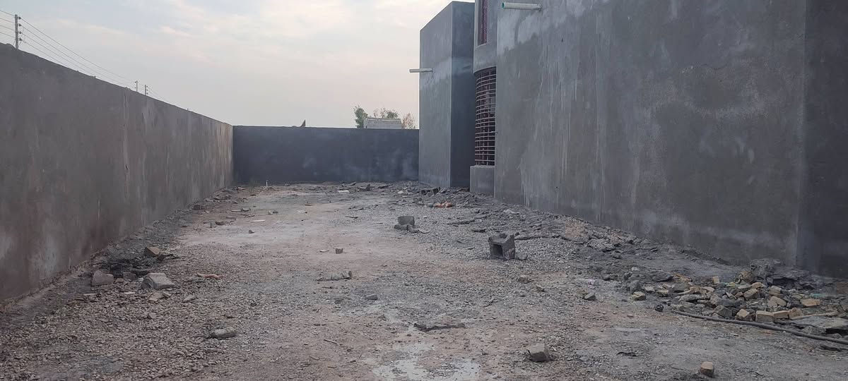 بيت للبيع بسميلات مساحت البيت500متر بناء جديد طابوك غرفتين وصالات ثنين واستقبال وصحيات داخليه و خارجيه وكراج جبير شغل درجه اولى ***********
***********
