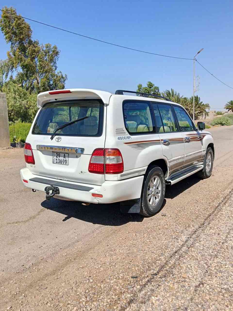 السلام عليكم لاندكروز مونيكا موديل 2000 رقم واسط دولي تحويل مباشر تبريد ثلج + ثلاجة وسطيه دبل تانكي كير اوتاماتيك محرك 6 بلادي جام كهرباء شاشة كبيرة لمس قفل سيارة سنتر ريمونت 7 راكب داخل جلد مصبوغه حزام جماليه مكان السياره واسط الكوت الاتصال 
***********
***********
