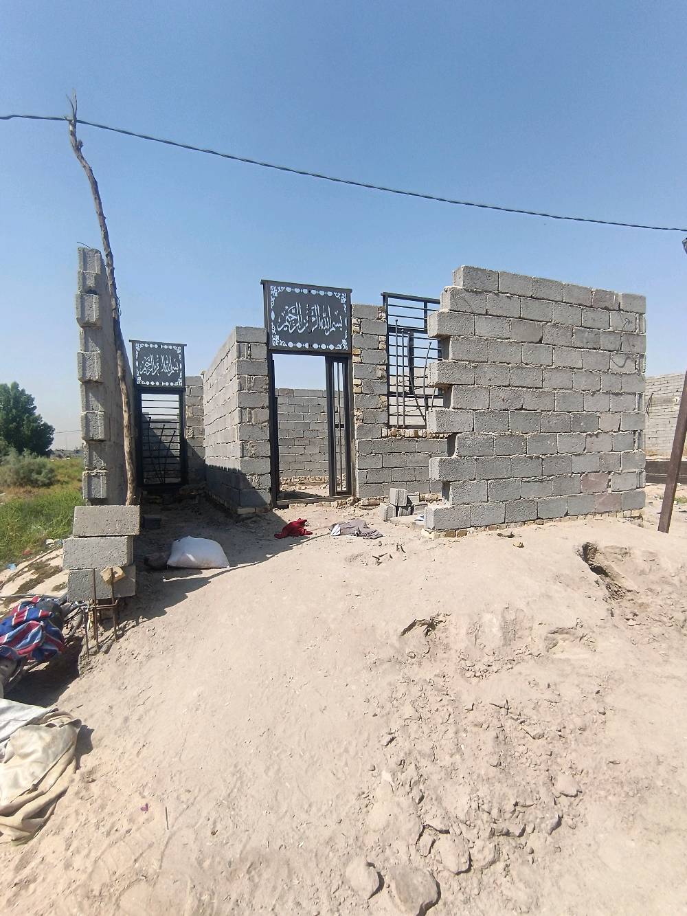 هيكل للبيع كربلاء سيد اسماعين 
سند خمسه وعشرين
بيت هيكل بيبان وشبابيج تفصال 
السعر25مليون بيه مجال تواصل عليه ***********  /***********
النسال 20العرض، 5 ونص