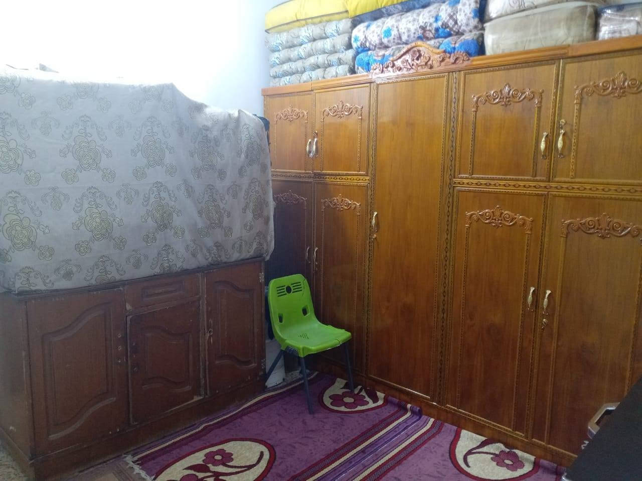 السلام عليكم ورحمة الله وبركاتة
يوجد بيت للبيع المساحه80متر 
العنوان الدسيم شارع خلف منتزه قطاع 38
للاستفسار الاتصال على الرقم ***********
