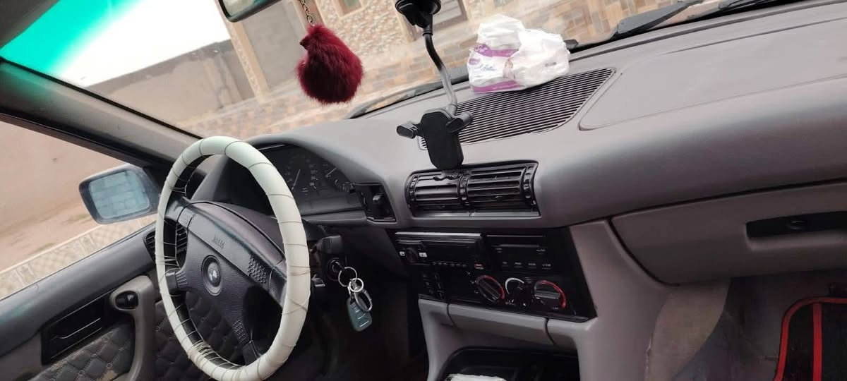 اسلام عليكم بي ام 525 موديل 93 محرك كبس تبريد شغال رقم دولي بسمي هزه جديده سنويه ل 31 السعر55 وبيهه مجال مكان السياره صلاح الدين الشرقاط مراوس حسب القناعه ***********
